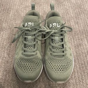 APL TechLoom Pro sneakers, size 6.5